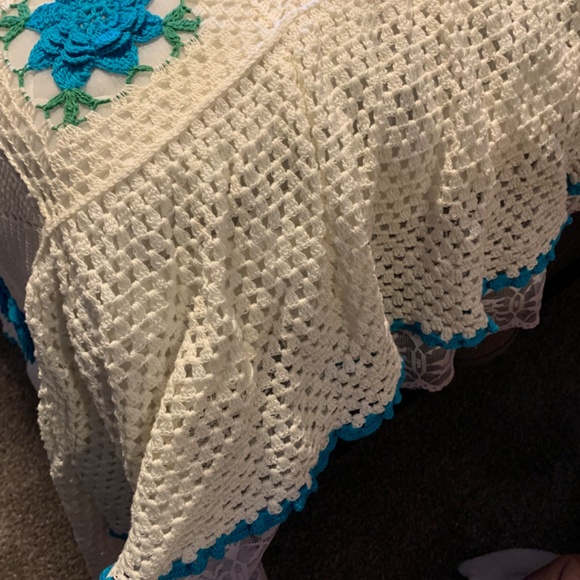 Unique one of a kind Beautiful vintage handmade crochet bed spread blanket - Picture 4 of 7
